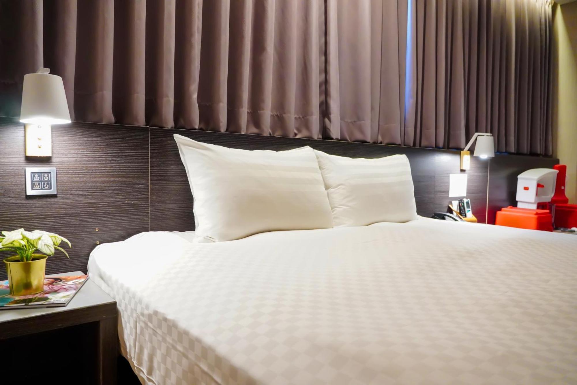 Smile 73 Hotel Тайчжун Экстерьер фото