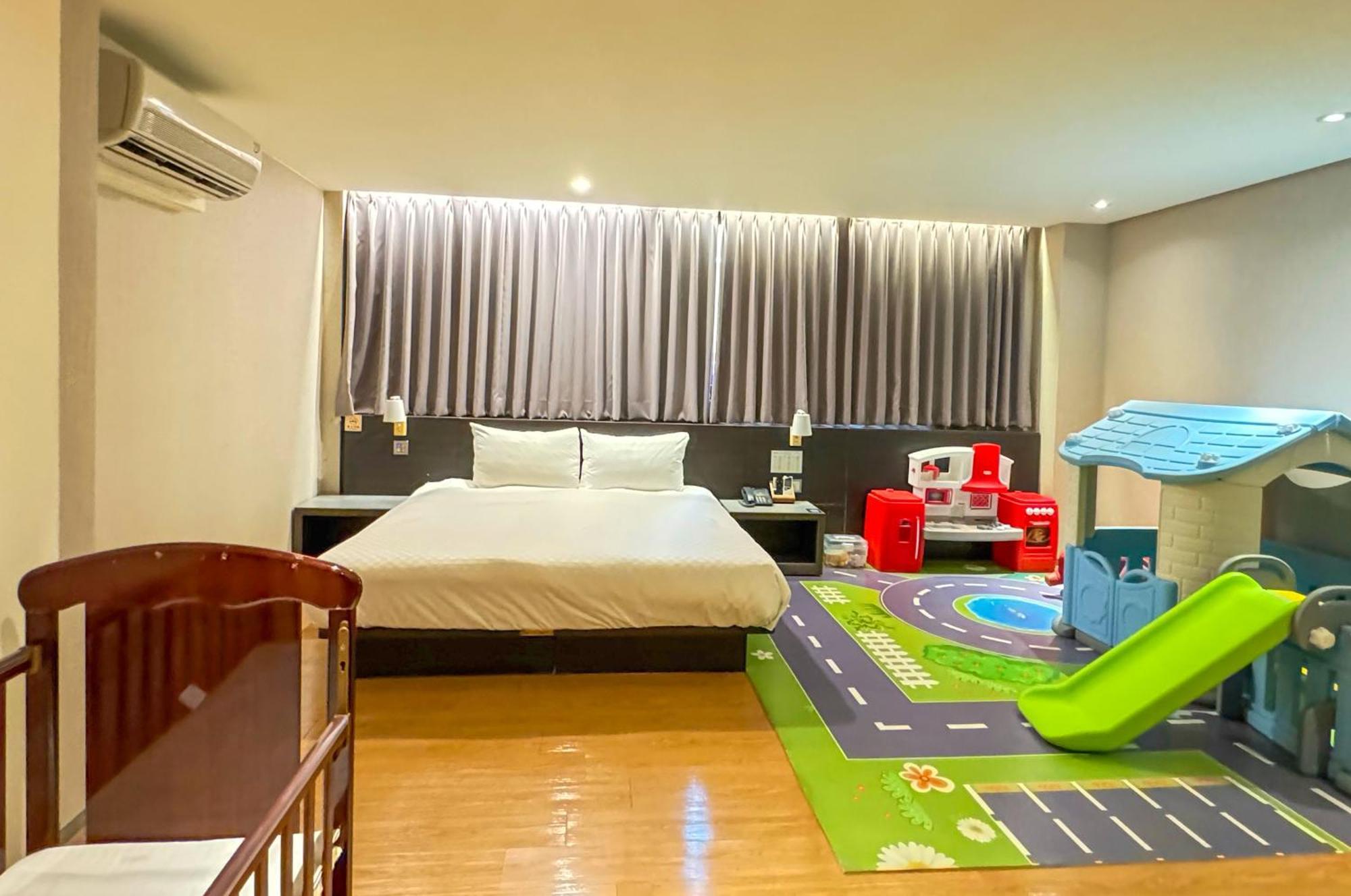 Smile 73 Hotel Тайчжун Экстерьер фото
